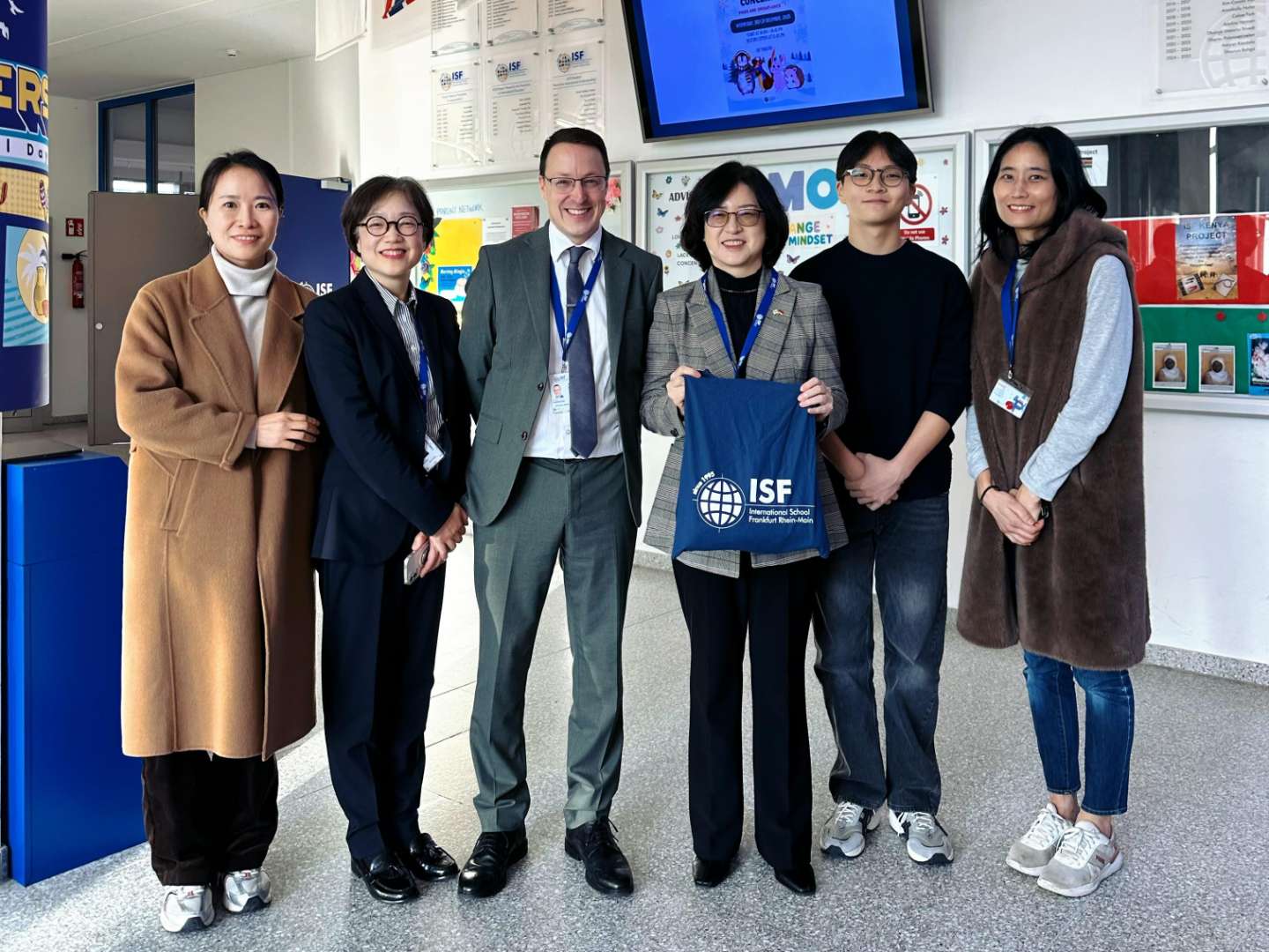 The Consul General of the Republic of Korea in Frankfurt visited the ISF.
